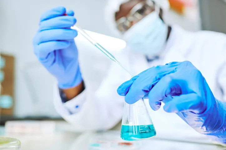 Química básica o química pesada