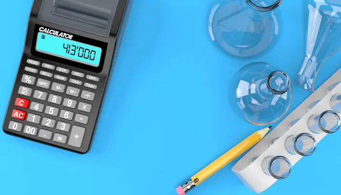 Calculadora y elementos para laboratorio químico